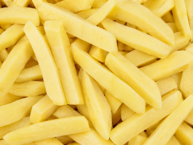 Freshly prepared chips straight cut