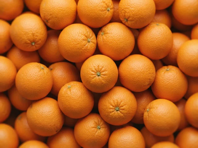 Medium Oranges supplied by KJ Fresh Prep Veg